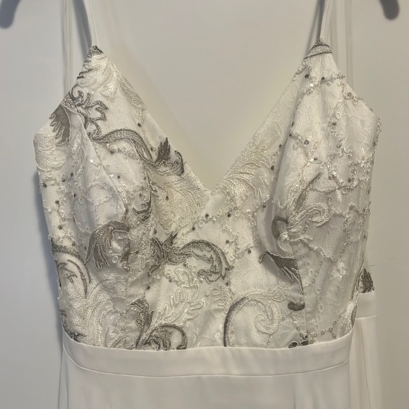 Le Chateau Wedding/Rehearsal Dress - Picture 2 of 8